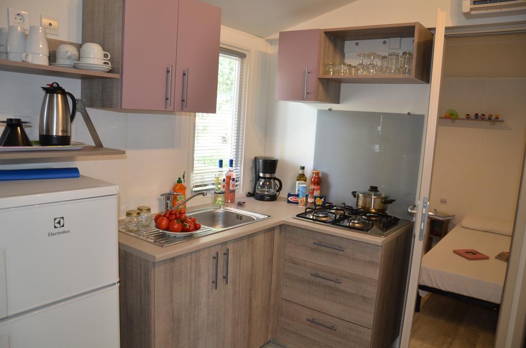Happy Camp Mobile Homes In Domaine La Yole Camping Lodge Valras-Plage Ruang foto